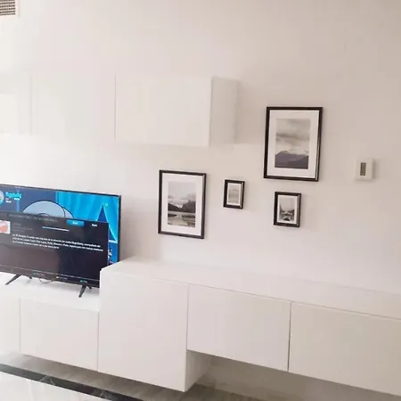 Chez Migs & Luci. Marbella. Milla De Oro. Golden Mille Apartmán *