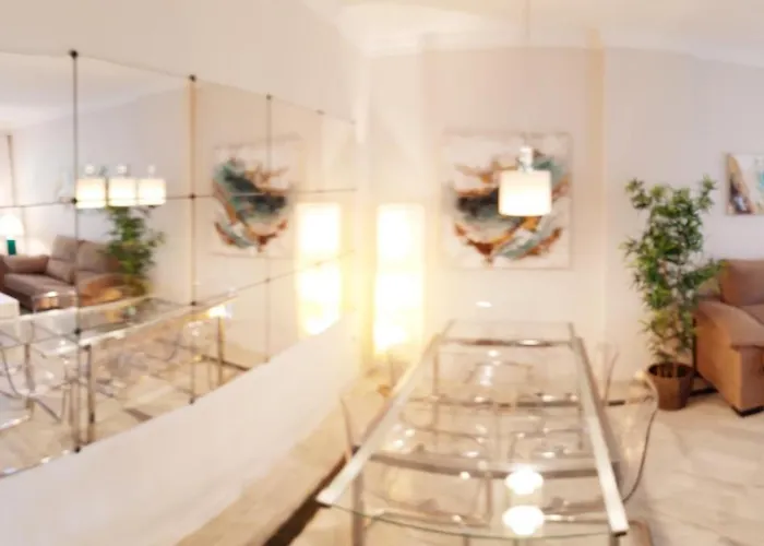 Chez Migs & Luci. Marbella. Milla De Oro. Golden Mille * 마르베야